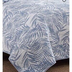 TOMMY BAHAMA Blue Leaf Pattern Quilt Bedding